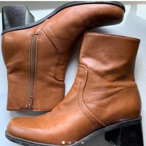 Naturalizer tan leather heeled boots